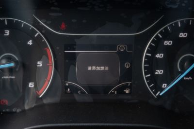 2023款 2.0T 手动短轴中顶商运型多功能乘用车5座-内饰-图片-有驾