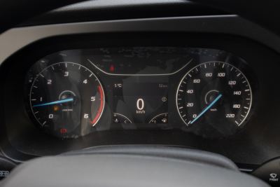 2023款 2.0T 手动短轴中顶商运型多功能乘用车5座-内饰-图片-有驾