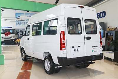 2025款 2.5T A35M1多用途乘用车 短轴中顶双胎-外观-图片-有驾