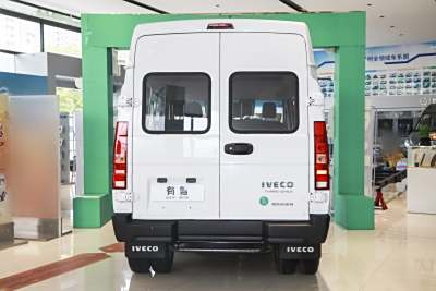 2025款 2.5T A35M1多用途乘用车 短轴中顶双胎-外观-图片-有驾