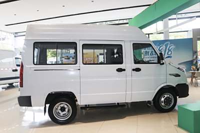 2025款 2.5T A35M1多用途乘用车 短轴中顶双胎-外观-图片-有驾