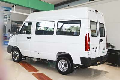 2025款 2.5T A35M1多用途乘用车 短轴中顶双胎-外观-图片-有驾