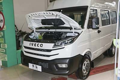 2025款 2.5T A35M1多用途乘用车 短轴中顶双胎-外观-图片-有驾