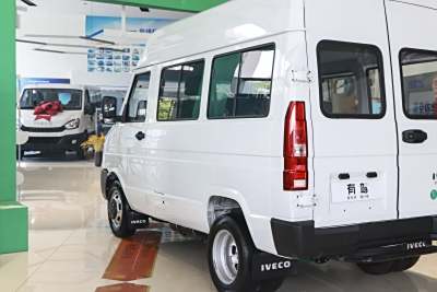 2025款 2.5T A35M1多用途乘用车 短轴中顶双胎-外观-图片-有驾