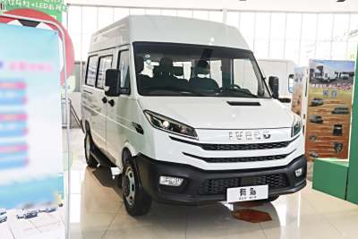 2025款 2.5T A35M1多用途乘用车 短轴中顶双胎-外观-图片-有驾