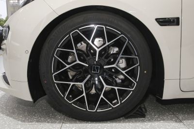 2026款 103度四驱  Ultra+版-外观-图片-有驾