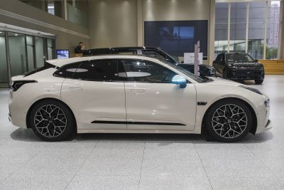 2026款 103度四驱  Ultra+版-外观-图片-有驾