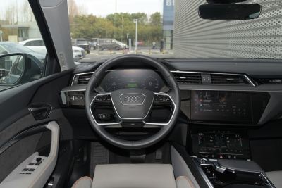 2021款 50 quattro 尊享型-内饰-图片-有驾