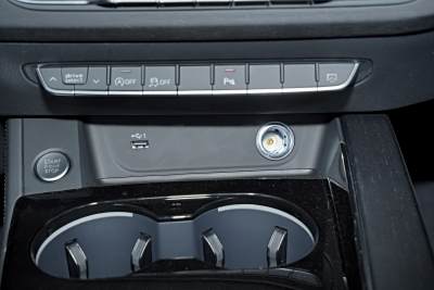 2025款 200万辆悦享版 40 TFSI 豪华动感型-内饰-图片-有驾