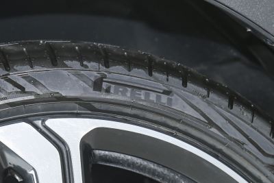 2025款 200万辆悦享版 40 TFSI 豪华动感型-外观-图片-有驾 2025款 200万辆悦享版 40 TFSI 豪华动感型-外观-图片-有驾