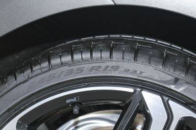 2025款 200万辆悦享版 40 TFSI 豪华动感型-外观-图片-有驾 2025款 200万辆悦享版 40 TFSI 豪华动感型-外观-图片-有驾