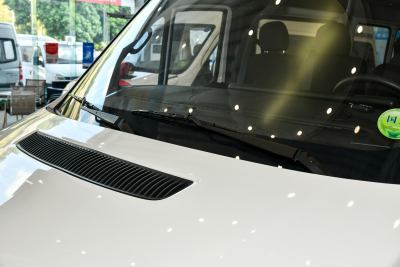 2023款 2.0T手动 长轴中顶 后单胎7座-外观-图片-有驾