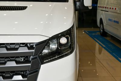 2023款 2.0T手动 长轴中顶 后单胎7座-外观-图片-有驾