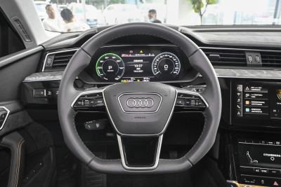 2021款 50 quattro 臻选型-内饰-图片-有驾