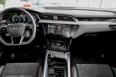 2021款 50 quattro 臻选型-内饰-图片-有驾