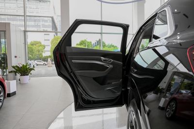 2021款 50 quattro 臻选型-内饰-图片-有驾