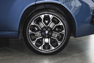 2026款 xDrive30L 领先型 M运动曜夜套装-外观-图片-有驾