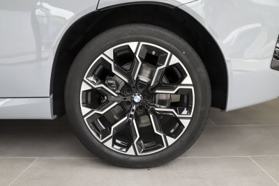 2026款 xDrive30L 领先型 M运动曜夜套装-外观-图片-有驾