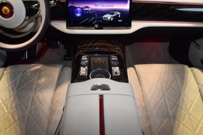 2024款 4.0T V8版-内饰-图片-有驾