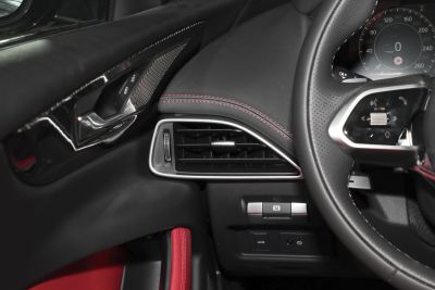 2024款 2.0T 250PS R-DYNAMIC S耀黑运动版-内饰-图片-有驾
