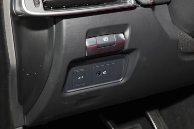 2024款 2.0T 250PS R-DYNAMIC S耀黑运动版-内饰-图片-有驾