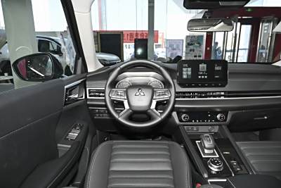 2023款 1.5T CVT四驱卓越版 5座-内饰-图片-有驾