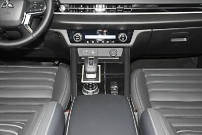 2023款 1.5T CVT四驱卓越版 5座-内饰-图片-有驾