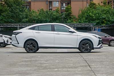 2025款 1.5L 自动超越版-外观-图片-有驾
