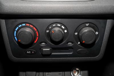 2019款 1.5L 330S 手动精典型厢式车 国VI-内饰-图片-有驾