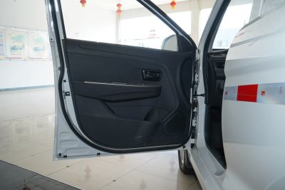 2019款 1.5L 330S 手动精典型厢式车 国VI-内饰-图片-有驾