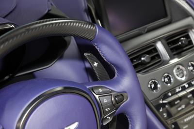 2022款 DBS Superleggera V12 Volante Q定制幻彩光谱蓝-内饰-图片-有驾