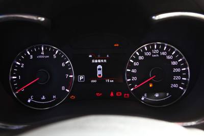 2013款 1.6L 自动Premium-内饰-图片-有驾