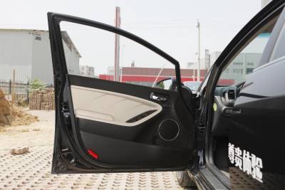 2013款 1.6L 自动Premium-内饰-图片-有驾
