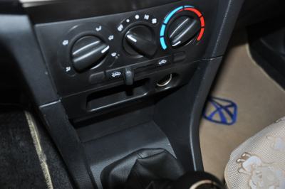 2012款 N3 1.0L 三厢基本型-内饰-图片-有驾