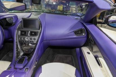 2022款 DBS Superleggera V12 Volante Q定制幻彩光谱蓝-内饰-图片-有驾