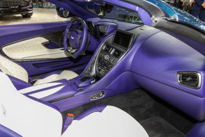 2022款 DBS Superleggera V12 Volante Q定制幻彩光谱蓝-内饰-图片-有驾