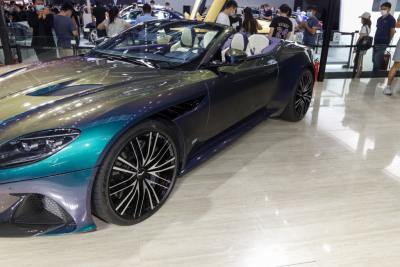 2022款 DBS Superleggera V12 Volante Q定制幻彩光谱蓝-外观-图片-有驾