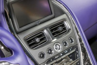 2022款 DBS Superleggera V12 Volante Q定制幻彩光谱蓝-内饰-图片-有驾
