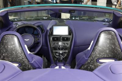 2022款 DBS Superleggera V12 Volante Q定制幻彩光谱蓝-内饰-图片-有驾