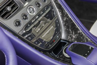 2022款 DBS Superleggera V12 Volante Q定制幻彩光谱蓝-内饰-图片-有驾