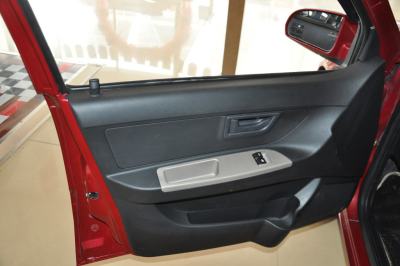 2012款 N3 1.0L 三厢基本型-内饰-图片-有驾