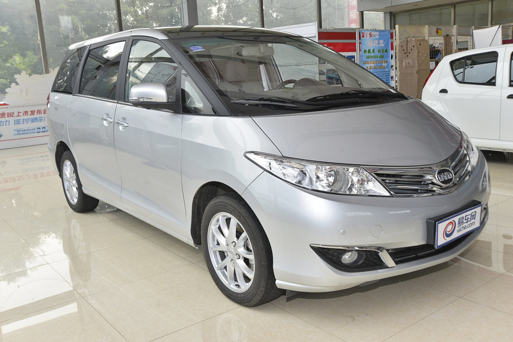 BYD M6