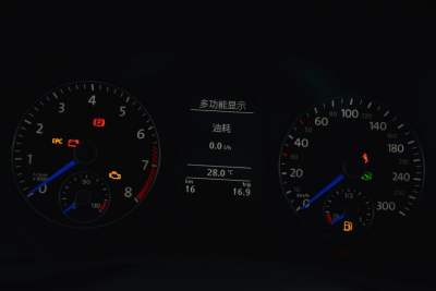 2011款 R 2.0TSI-内饰-图片-有驾