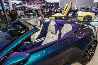 2022款 DBS Superleggera V12 Volante Q定制幻彩光谱蓝-内饰-图片-有驾