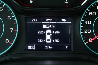 2018款 Redline 330T 双离合领锋版-内饰-图片-有驾