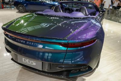 2022款 DBS Superleggera V12 Volante Q定制幻彩光谱蓝-外观-图片-有驾