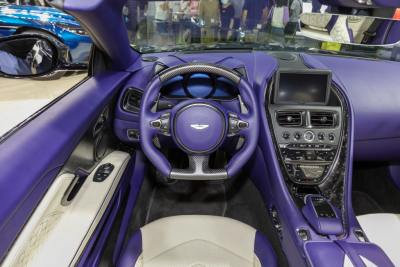 2022款 DBS Superleggera V12 Volante Q定制幻彩光谱蓝-内饰-图片-有驾